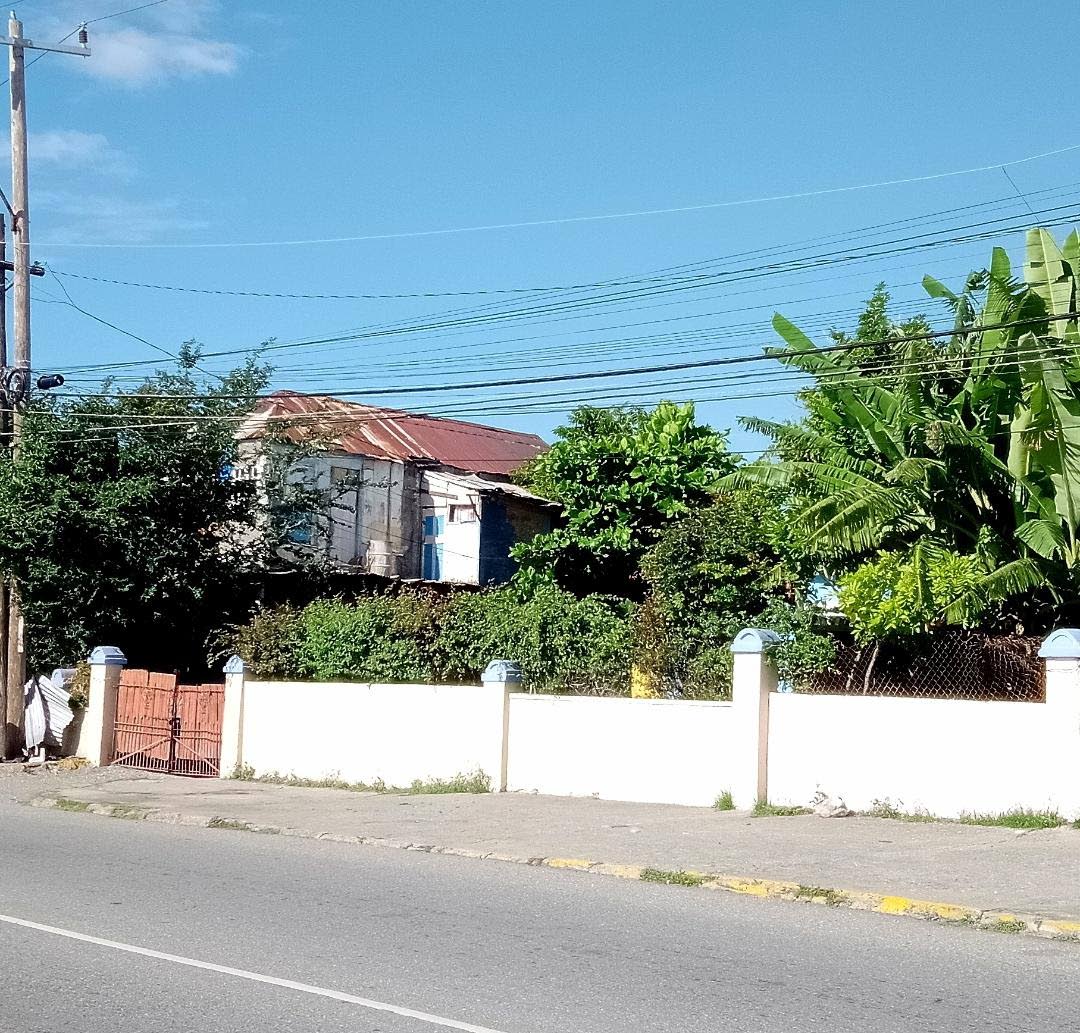 Current reminder of a North Race Course house.