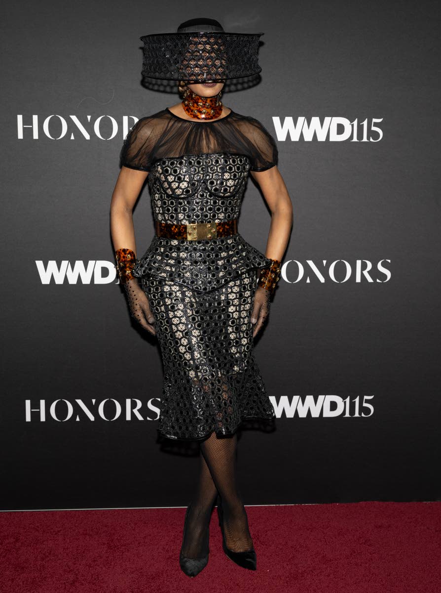  Laverne Cox dons Alexander McQueen.