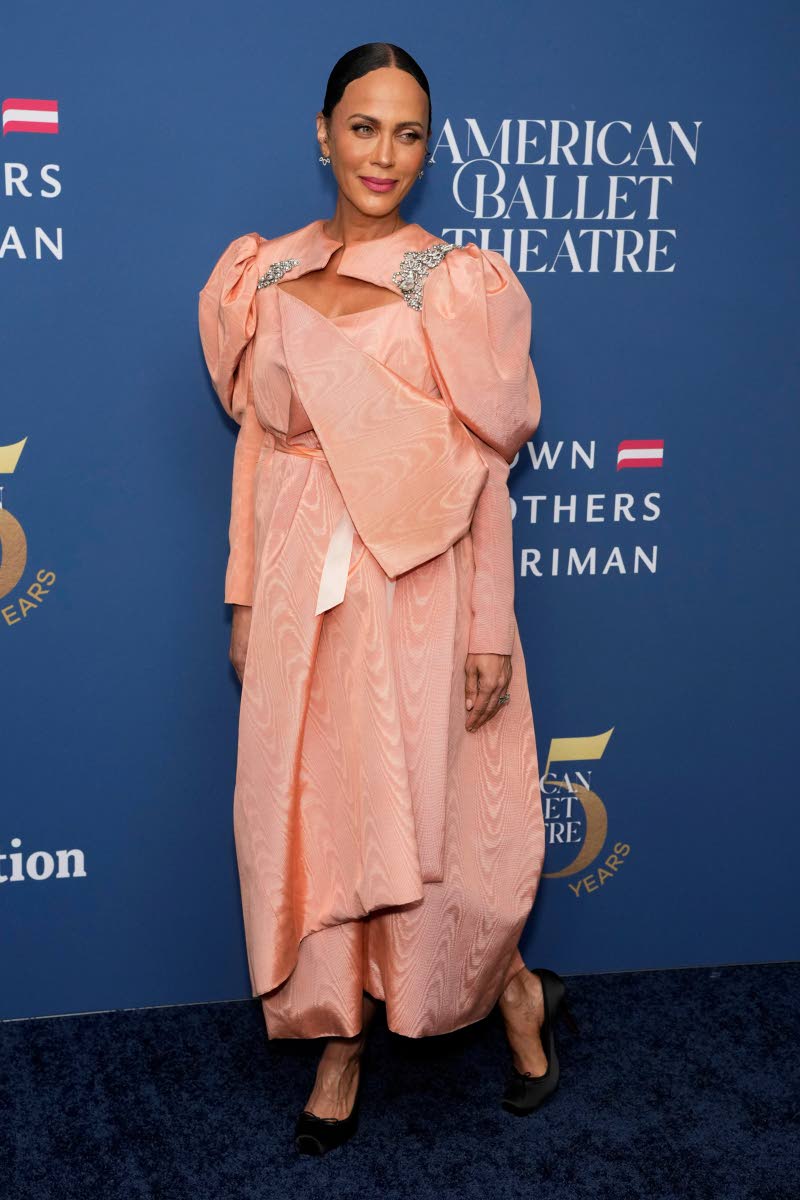 Nicole Ari Parker is on point, pairing her peach satin dress with Christian Louboutin’s Cassia Nodo pump in black crepe satin, a stiletto-inspired pointe shoe.