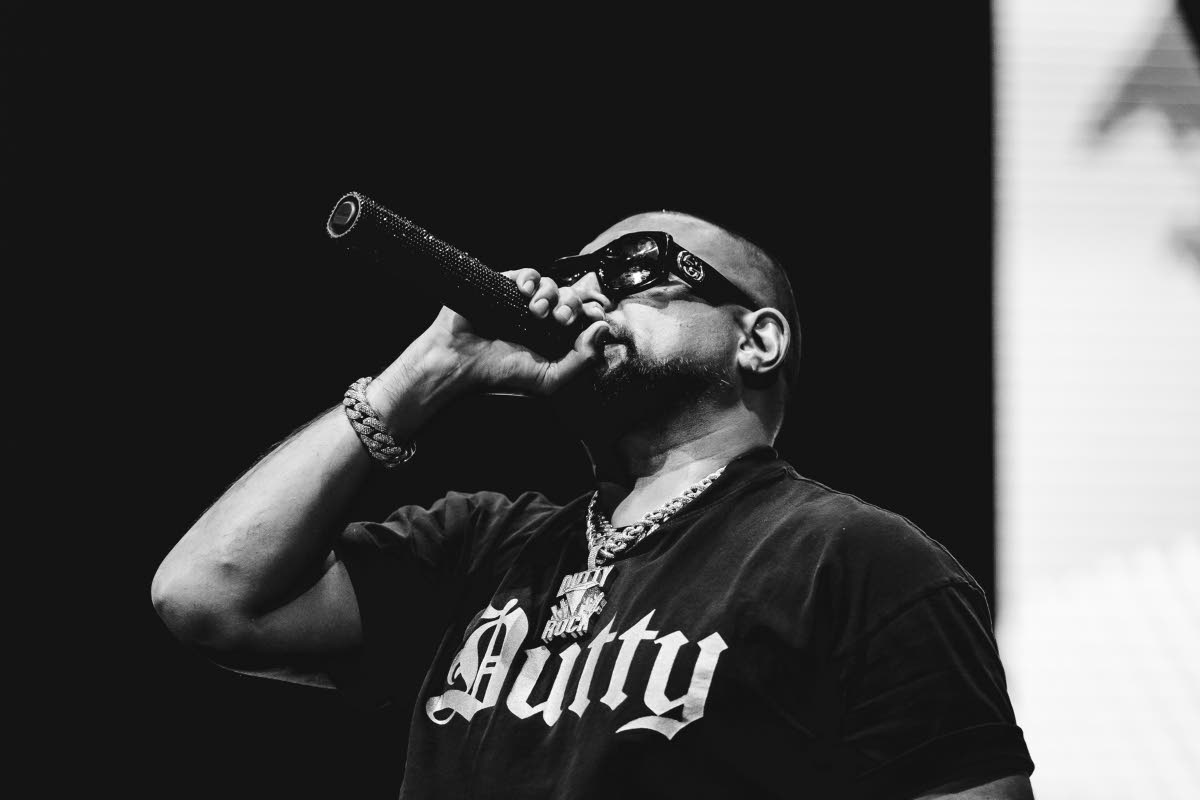 Sean Paul turned up the ‘Temperature’ inside  the UBS Arena 