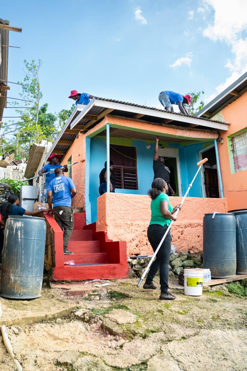 Members of the JWN Foundation and EdgeChem join forces to carry out rehabilitation work at the home of Nichola Smith. 