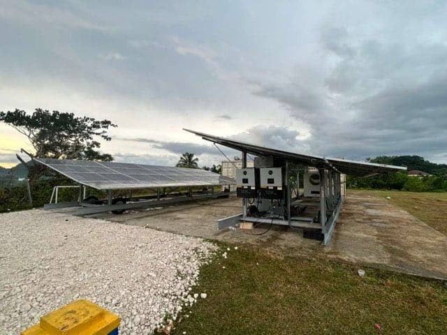 The Accompong solar-powered water system harnesses up to 5,000 to 10,000 litres of water per day, which supplies drinking water for more than 500 residents in Accompong, reducing dependence on electricity-driven pumping systems.