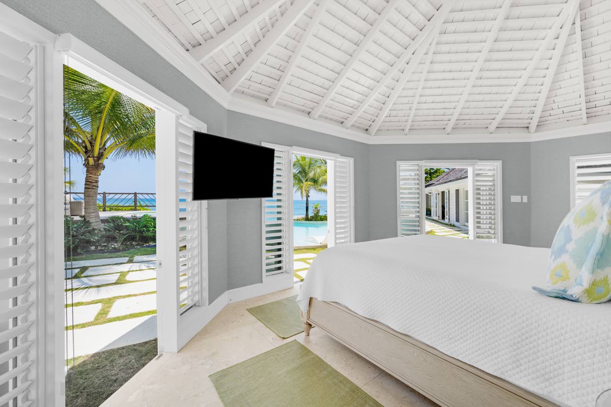 Multi-sided bedrooms that bring the enticing outdoors in.