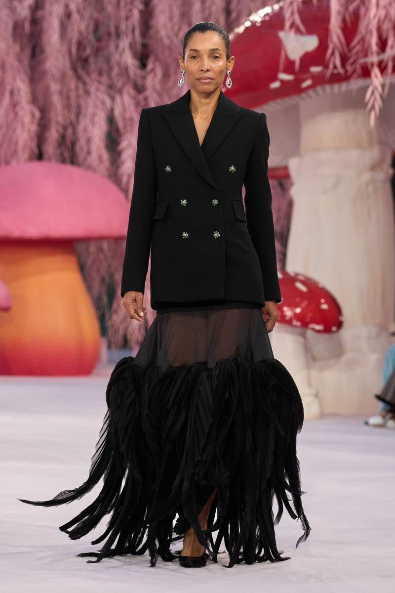 Gordon struts in Look 31, designed by Chanel’s artistic director Matthieu Blazy.