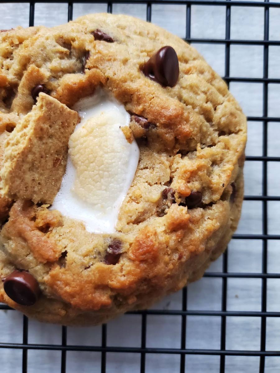 Campfiyah layers gooey marshmallow and chocolate flavours for a warm, campfire-inspired bite.