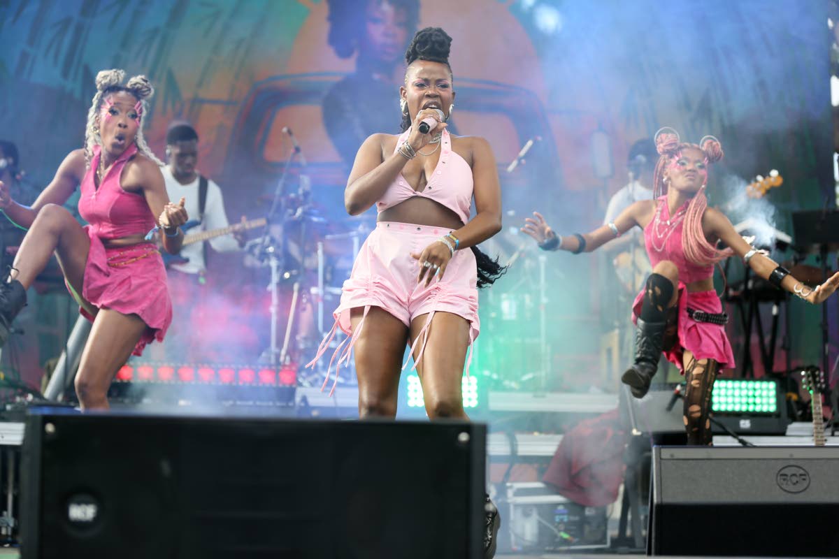 Joby Jay and her backup dancers keep the momentum high on the Foundation Stage.