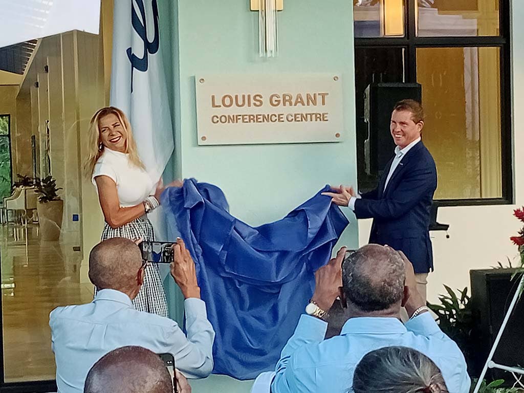 Debbie Grant (left), widow of Louis Grant, and Adam Stewart, executive chairman of Sandals, unveil the plaque bearing Grant’s name at the newly built conference centre at Sandals Dunn’s River.