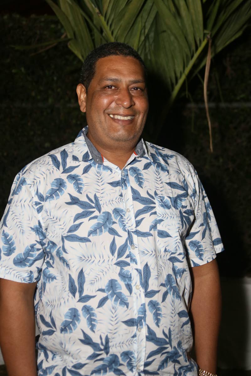 Dr Robert Mirales