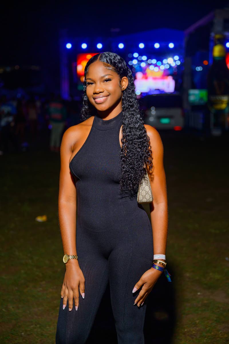 Describing herself as one of Alkaline’s biggest fans, Ackeila McKay was too hot to handle in an all-black ensemble.
