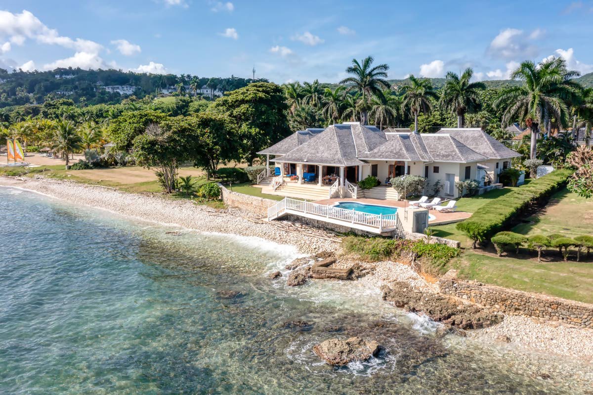 A hidden villa sits beautifully at the water’s edge.