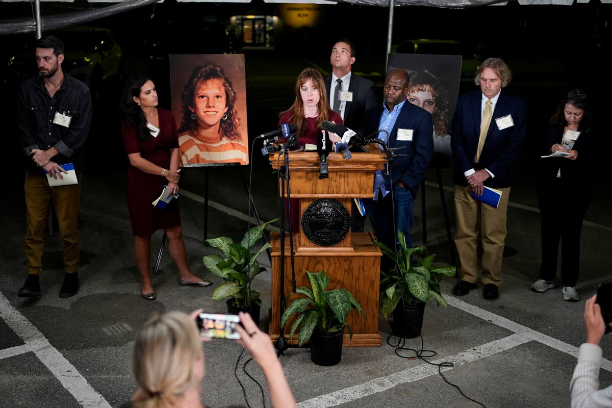 Media witnesses recount the moments before the execution of Christa Pike was halted Wednesday in Nashville, Tennessee.