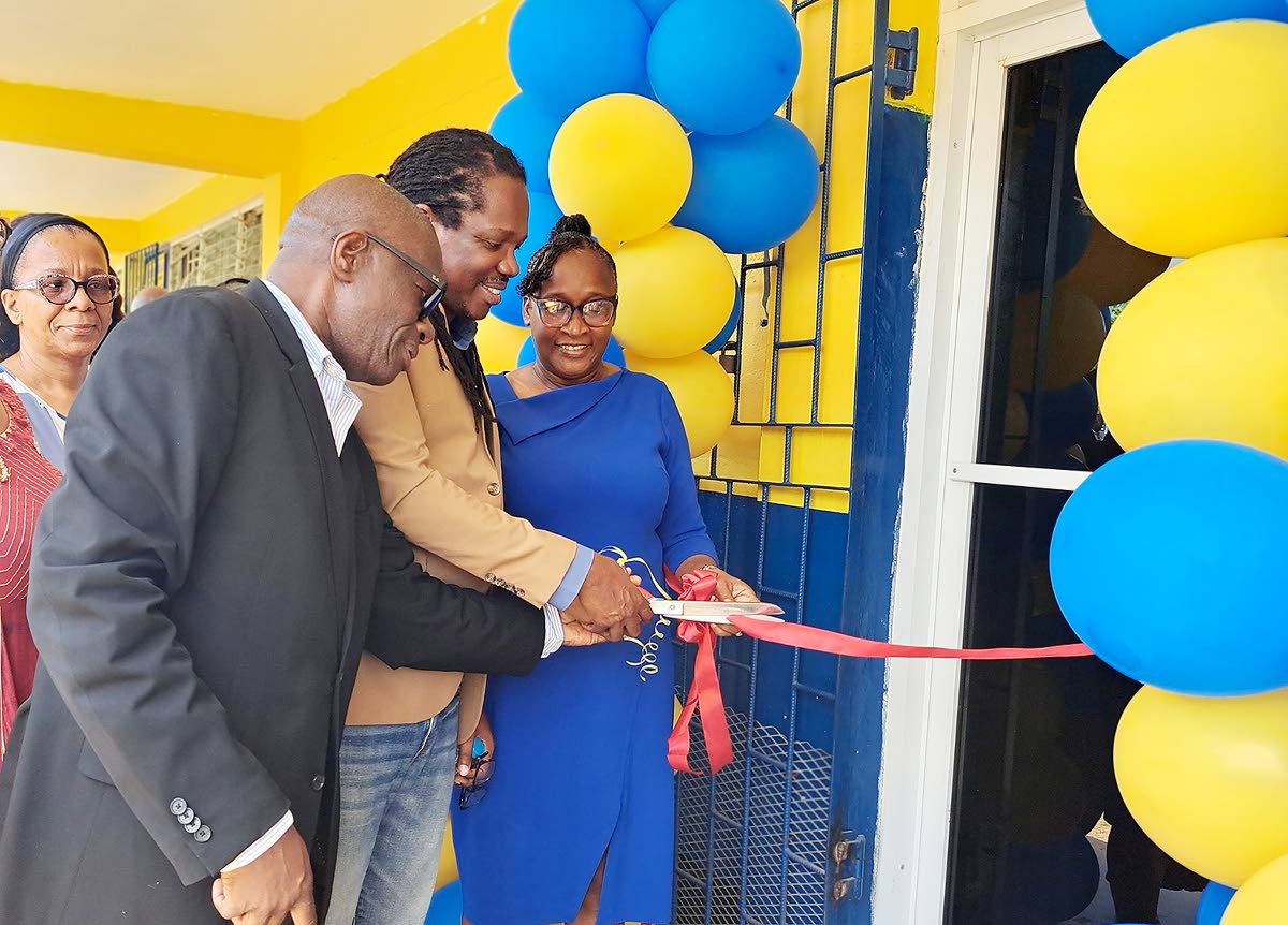 Professor Paul Ivey (left), chairman of the board of Ewarton High School; St Catherine North Western MP Damion Crawford; and Principal Jacqueline Simpson-Huntley cut the ribbon to officially open the school’s new barber lab.