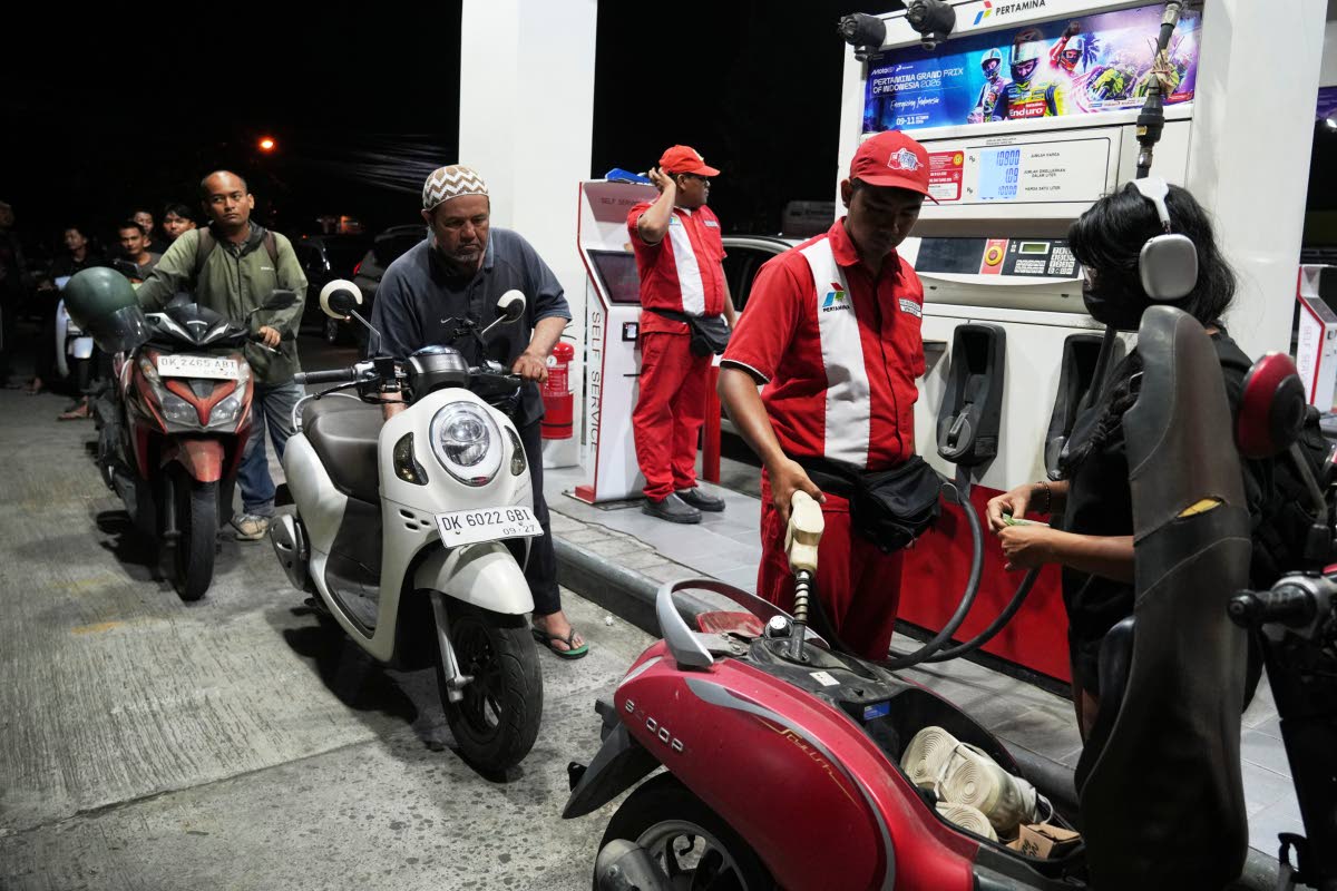 Motorists fill up their tank at a gas station amid a fuel shortage in Denpasar, Bali, Indonesia, Wednesday, Oct. 14, 2026. (AP Photo/Firdia Lisnawati)