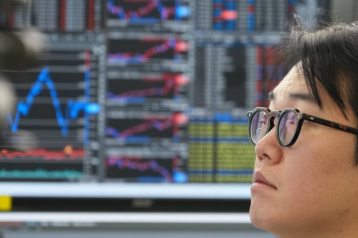 A dealer watches computer monitors in a dealing room of Hana Bank in Seoul, South Korea, yesterday. 