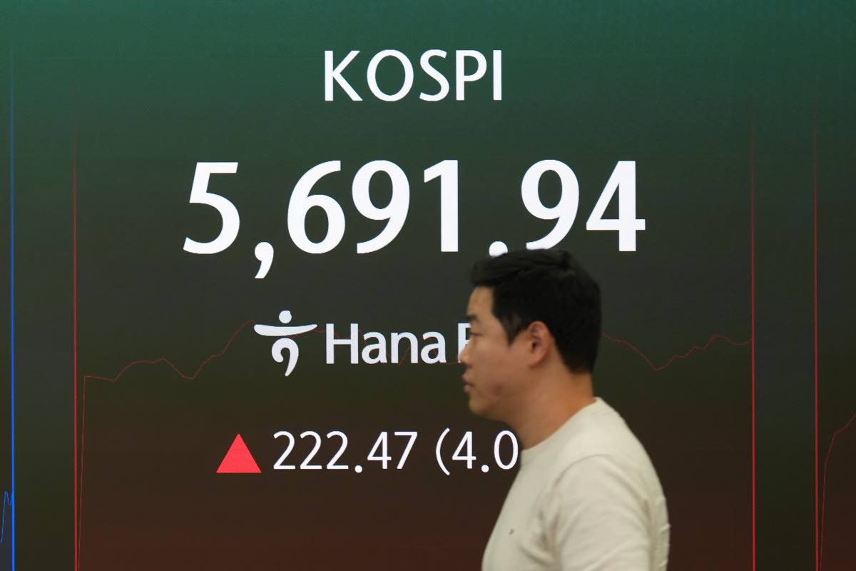 A dealer walks near a screen showing the Korea Composite Stock Price Index (KOSPI) at a dealing room of Hana Bank in Seoul, South Korea, on Tuesday, October 27.  AP