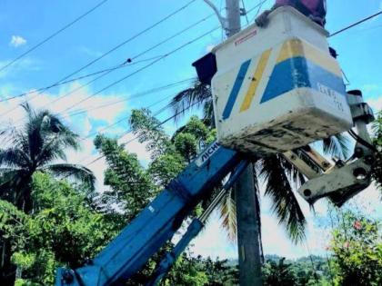 A streetlight being installed in a community in Guy’s Hill, St Catherine by a contractor from the Jamaica Public Service Company.