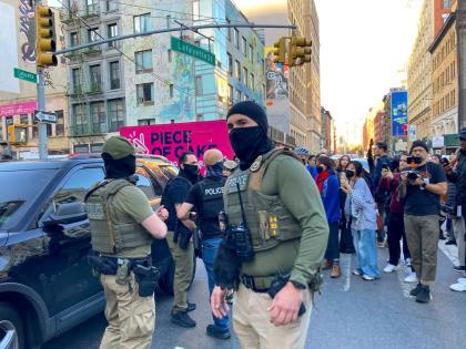 Federal agents conduct an immigration sweep on Canal Street in Chinatown as protesters gather, Tuesday, October 21, 2025, in New York. (AP Photo/Jake Offenhartz)