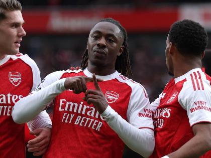 Arsenal’s Eberechi Eze (centre) celebrates with his teammates after scoring his side’s winning goal during the English Premier League match between Arsenal and Crystal Palace in London yesterday.