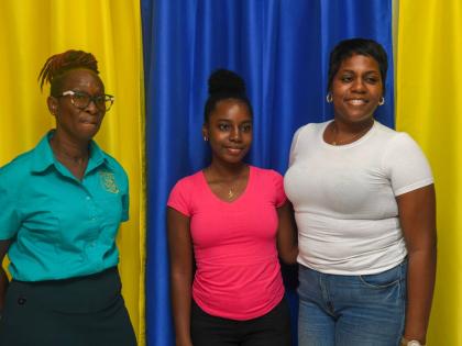 Teacher Juliet Ellis (left) with former student Tonielia Rowe and her mother. Toniecia Pollock.
