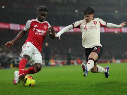 Liverpool’s Milos Kerkez (right) blocks Arsenal’s Bukayo Saka during the English Premier League match between Arsenal and Liverpool in London, yesterday.