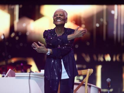 left: Dionne Warwick gave the Jamaican audience a symbolic big hug following her performance at Coveside Concerts’ Timeless in March 2025 at Plantation Cove, St Ann. 