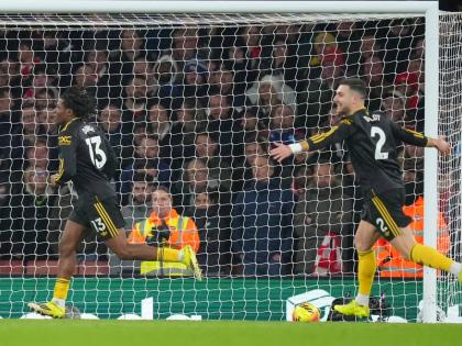 Manchester United's Patrick Dorgu (left) celebrates scoring his side's second goal during the English Premier League football match between Arsenal and Manchester United in London on January 25, 2026. 