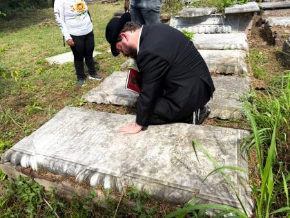 The nearly 400-year-old grave of Rabbi Yeshayahu Pardo, Jamaica’s first rabbi.