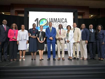 Prime Minister Dr Andrew Holness (centre), is joined by Foreign Minister, Kamina Johnson Smith (5th left); Minister of State Alando Terrelonge (7th left); Head of Jamaica’s Foreign Service and Permanent Secretary, Ambassador Sheila Sealy Monteith (4th l
