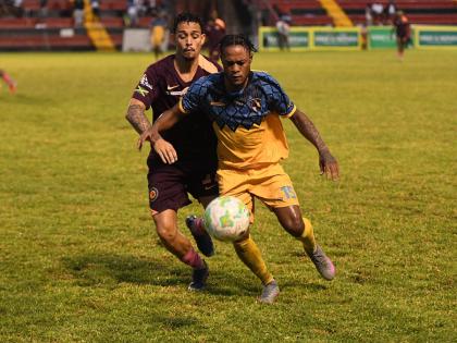 Mikyle Williams of Racing United FC (right) controls the ball as Marcos Filho of Chapelton Maroon FC approaches during the Jamaica Premier League football match at Anthony Spaulding Sports Complex in Kingston yesterday. Racing were 2-0 winners.