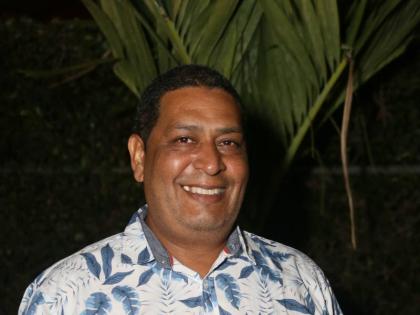 Dr Robert Mirales