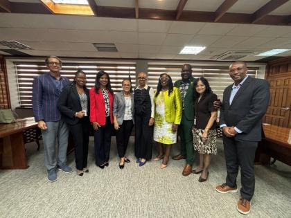 O’Brian Heron (third right), president of the Jamaica Hotel and Tourist Association (JHTA); with Fayval Williams (centre), minister of finance and the public service, following a meeting with tourism industry representatives Thursday, on matters affectin