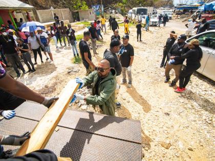 Recording artiste and philanthropist Sean Paul offloads lumber at Scott’s Cove, more popularly known as Border fishing village, between St Elizabeth and Westmoreland, on November 13.