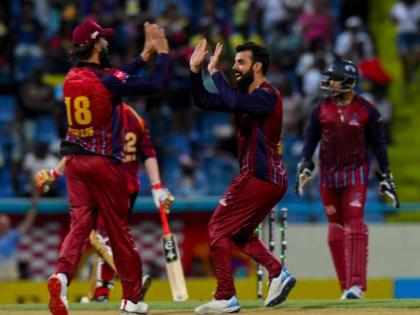 Shadab Khan (centre). 