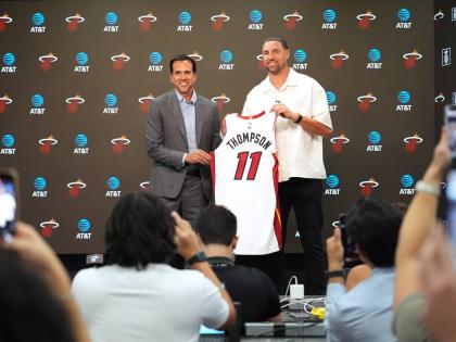 Miami Heat head coach Erik Spoelstra (left) poses with newly signed guard Klay Thompson during an NBA basketball press conference, yesterday, in Miami. 