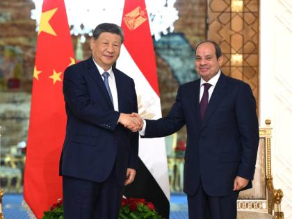Chinese President Xi Jinping (left) shakes hands with Egyptian President Abdel-Fattah el-Sissi prior to their meeting in Cairo, Egypt, Wednesday.