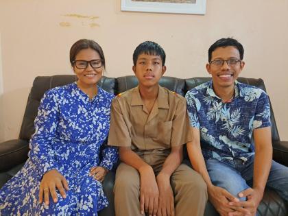 Andre Thu (centre), a 14-year-old Grade 10 student of Cornwall College who represented Jamaica at the recently held 28th Central American and Caribbean Mathematical Olympiad in Mexico, with his parents Nyo Aye (left) and Dr Aung Thu.