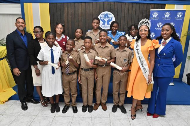Robin Levy (left), group chief executive officer, Jamaica Co-operative Credit Union League (JCCUL); Paulette Kirkland (second left), director at Department of Co-operatives & Friendly Societies; Brithney Clarke (second right), Miss Jamaica Festival Queen 2