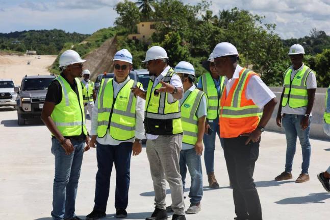 Stephen Edwards (centre), managing director of the National Road Operating and Constructing Company (NROCC), provides an onsite update on the Montego Bay Perimeter Road project to Robert Morgan (left), minister without portfolio in the Ministry of Economic