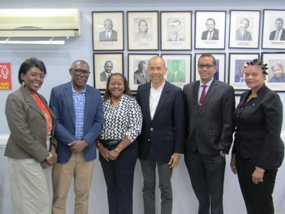 Dr Eduardo Ali, (second right) following a meeting with HR and employer organisation representatives in Jamaica. (from left) Cassida Jones-Johnson, Michael McAnuff-Jones, Jeneive Williams, Wayne Chen, and Julianne Williams