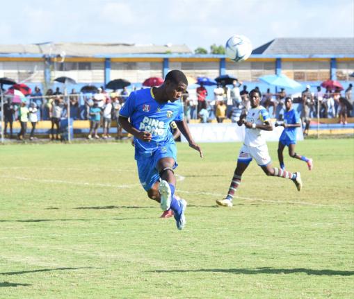 
Clarendon College’s Roshaun Sterling heads a ball during his team’s ISSA daCosta Cup quarterfinal against St Elizabeth Technical High School at the STETHS Sports Complex yesterday. The game ended 1-1.