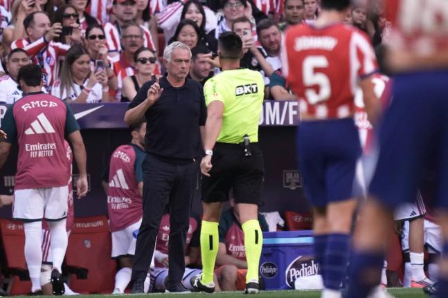 Real Madrid’s head coach Jose Mourinho speaks to Referee Miguel Angel Ortiz Arias during a Spanish La Liga football match against Atletico Madrid in Madrid on Sunday.