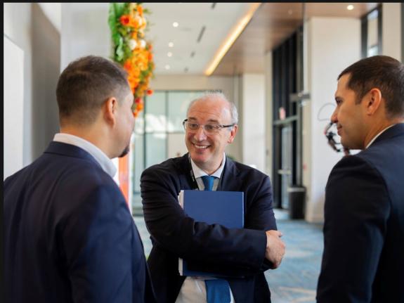 PB Scott (centre), chairman of AS Bryden, in conversation with stakeholders. 