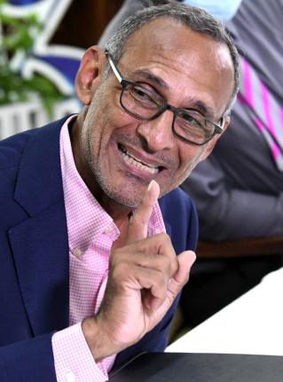 Dr Damien King